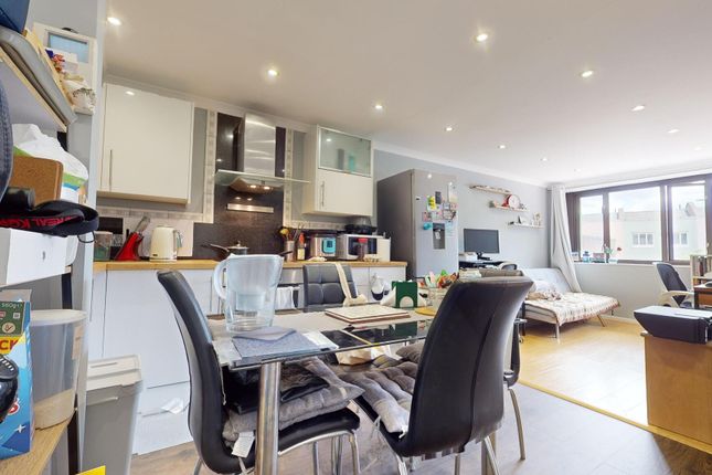 Thumbnail Flat to rent in West Cromwell Road, London