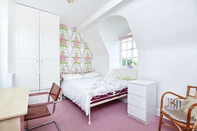 Flat for sale in South Square, London