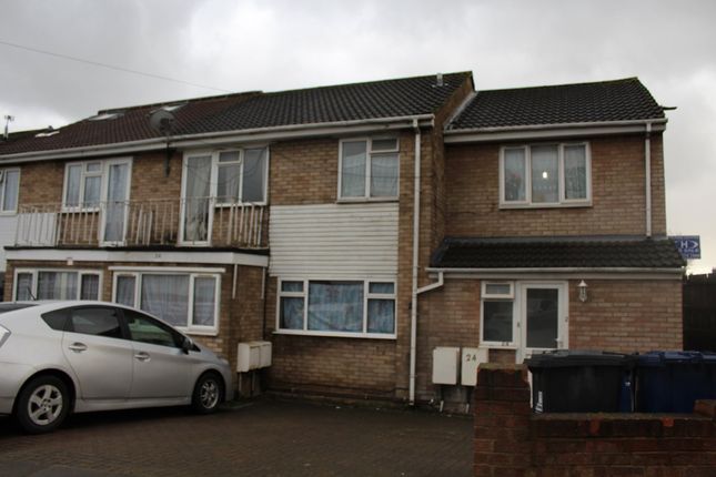 Maisonette for sale in Farm Close, Southall