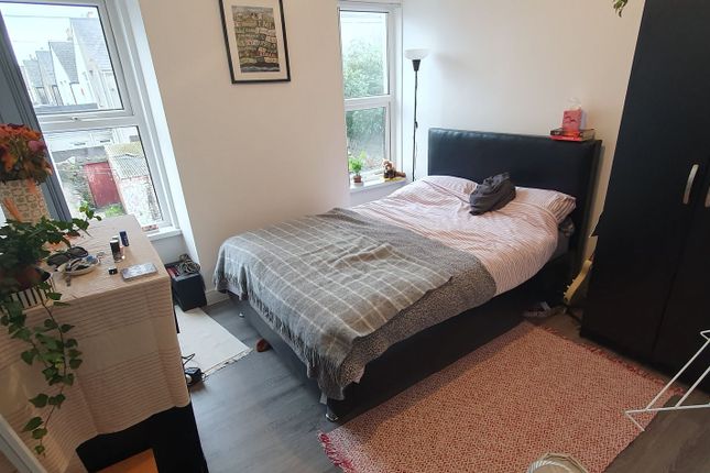 32 Kings Road, Cardiff photo 3