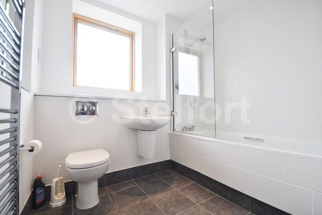 Flat for sale in Hornsey Lane, London