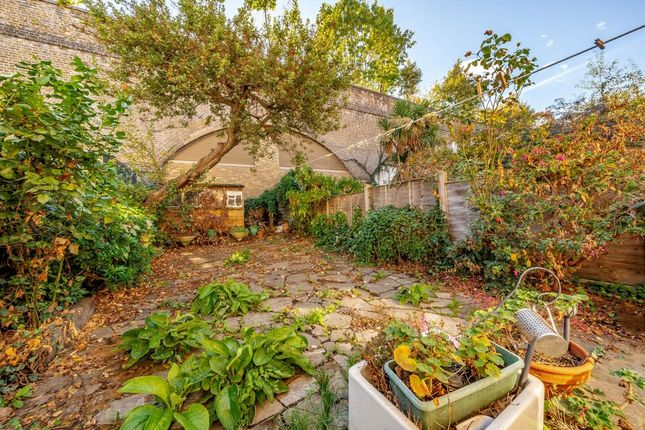 33, Mehetabel Road, London photo 4