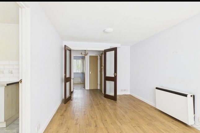 Eleanor Way, Waltham Cross photo 2