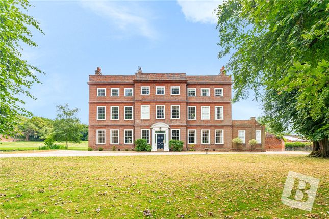 Flat for sale in Coxtie Green Road, Pilgrims Hatch, Brentwood, Essex