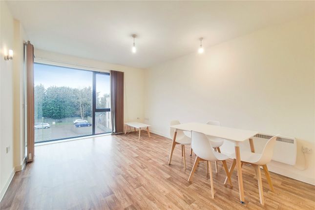 Flat 13, Sawbridgeworth Court,, Goddard Drive, Bushey photo 4