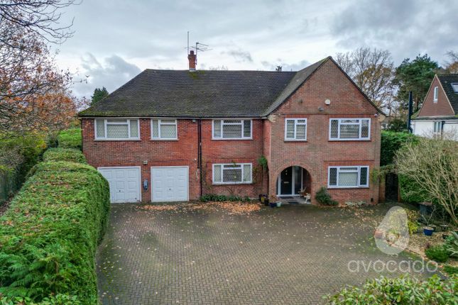 32 Kingsley Avenue, Camberley, Surrey photo 2