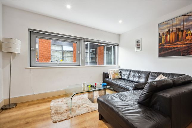 Flat 1, 10, Eagle Court, London photo 4