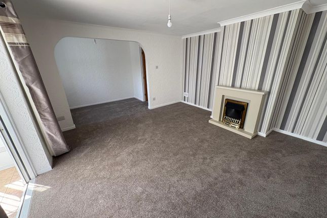 31, Newmarche Drive, DONCASTER photo 3