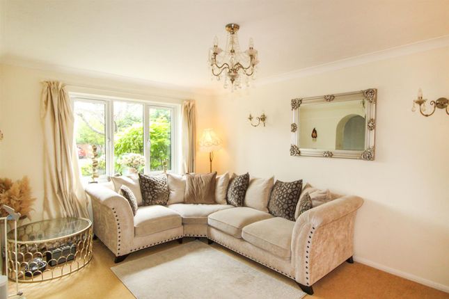 131, Manor Fields, Horsham photo 4