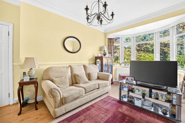 12, Hedgeley, Ilford photo 3
