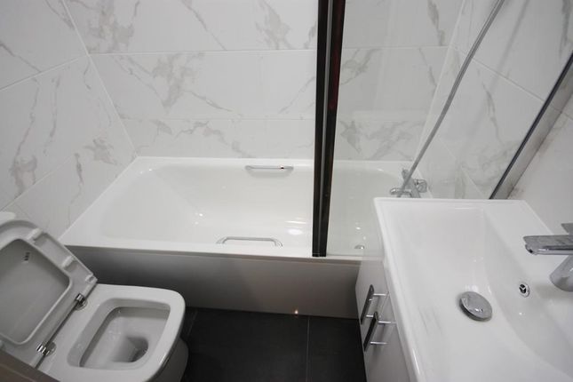 310, Western Avenue, London photo 4