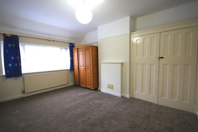 13 NEELD CRESCENT, WEMBLEY photo 4