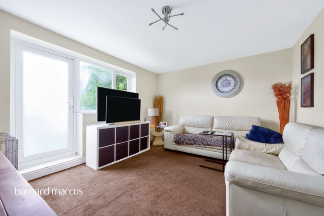 18, Merefield Gardens, Tadworth photo 2