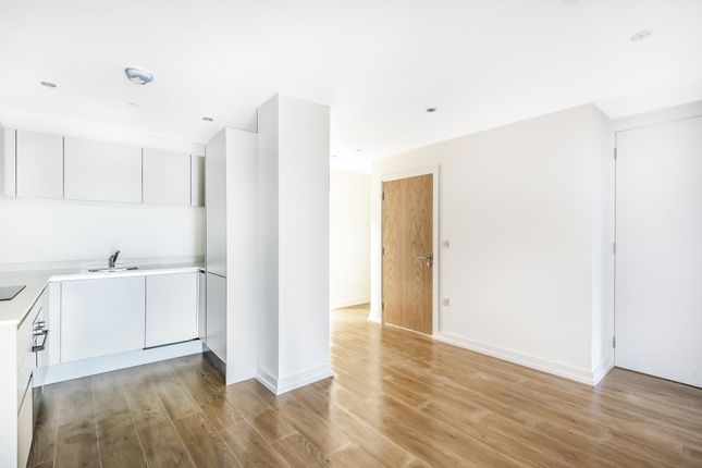 2 Bed Flat To Rent In Royal Winchester House Bracknell Rg12