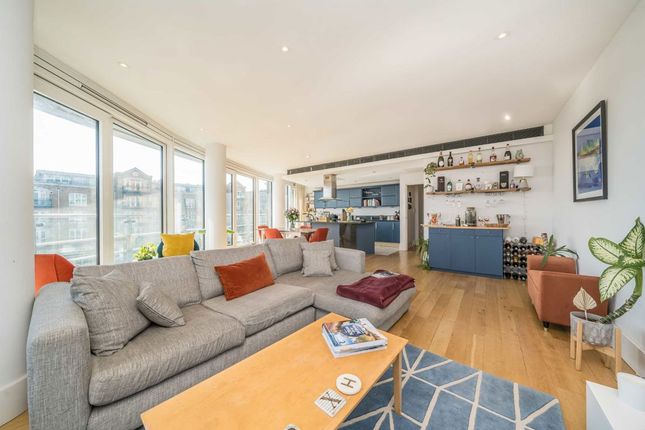 4 Putney Wharf Tower, Brewhouse Lane, London photo 4