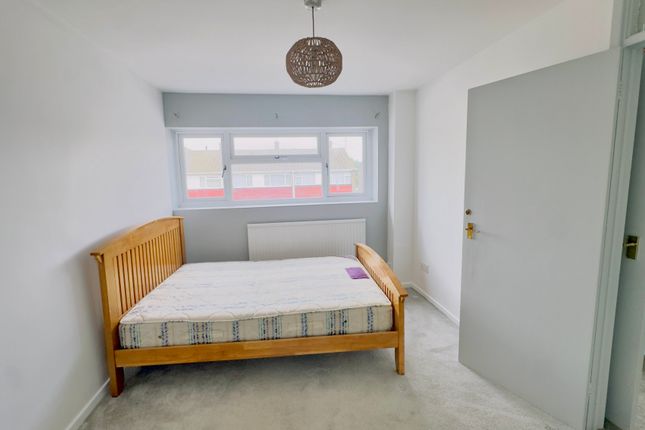 15, Fambridge Road, Dagenham photo 5
