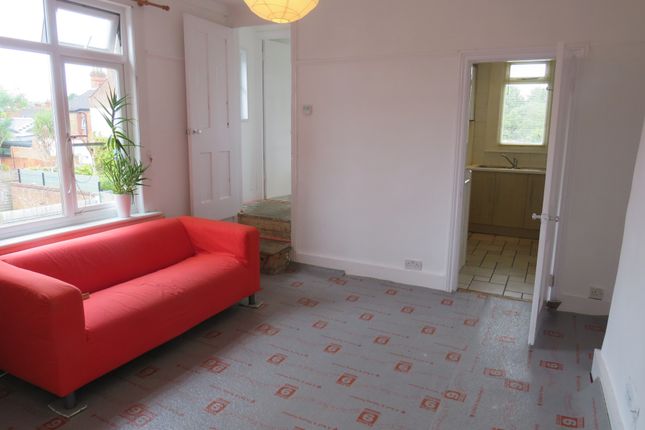 Thumbnail Flat to rent in A, Temple Road, Cricklewood
