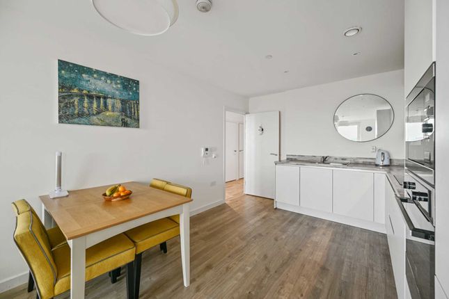 Flat to rent in Malmo Tower, Bailey Street, London