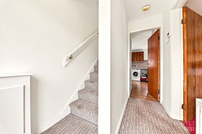 64, Thorntree Avenue, Wakefield photo 4