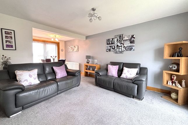 13 Hill Grove, Dunfermline photo 2