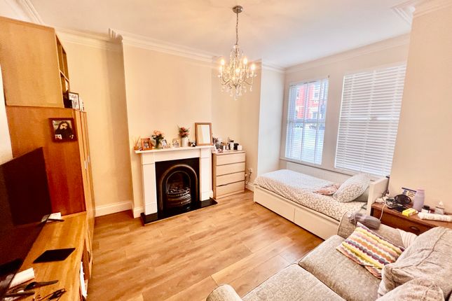 13, Lawn Gardens, Hanwell photo 2