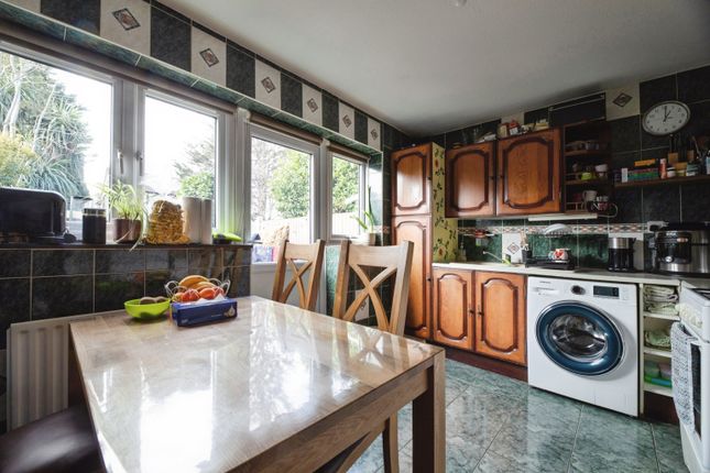 109, Grove Road, Romford photo 4