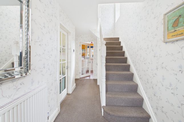 3, Timperley Fold, Greater Manchester photo 2