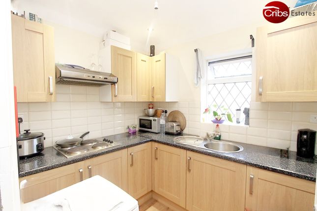 40 Central Road, Morden, London photo 4