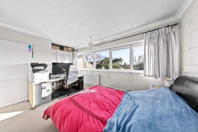 Flat for sale in Watermill Close, Richmond
