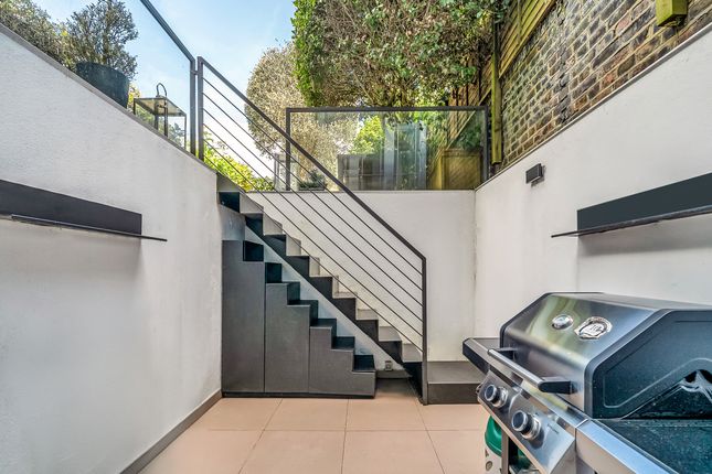 Thumbnail Town house for sale in Oakley Street, London