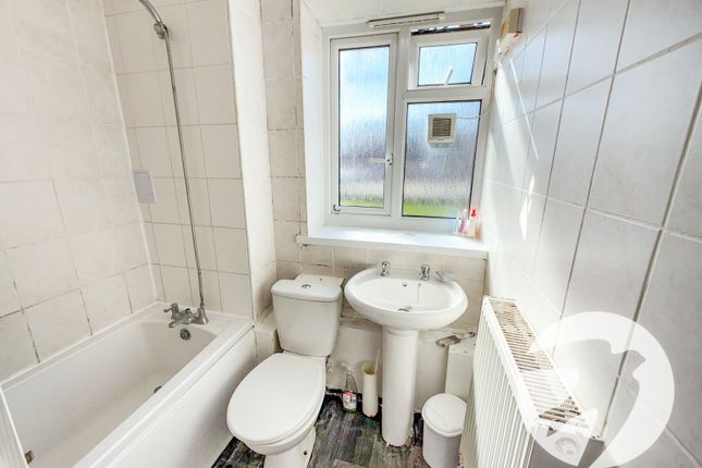 77, Restons Crescent, London photo 5