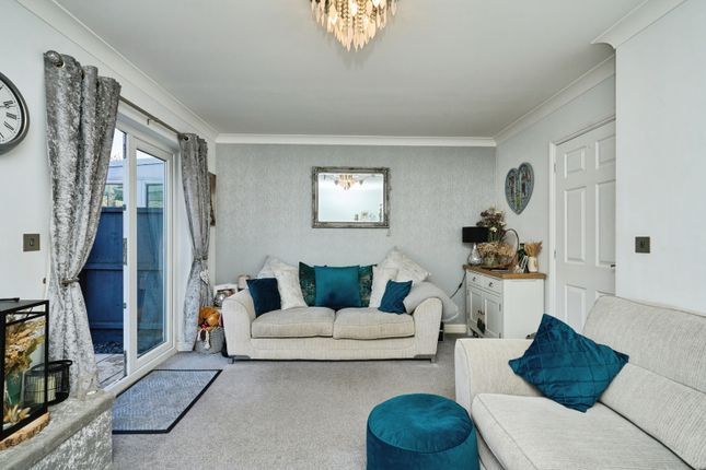 8, Glamis Gardens, Isle of Wight photo 3