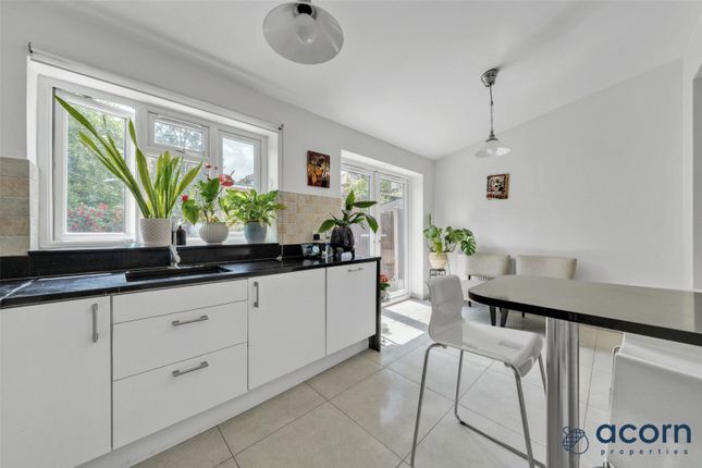 17, Springfield Mount, Kingsbury photo 4