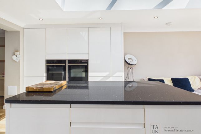 2, Sidlesham Close, Hayling Island photo 3