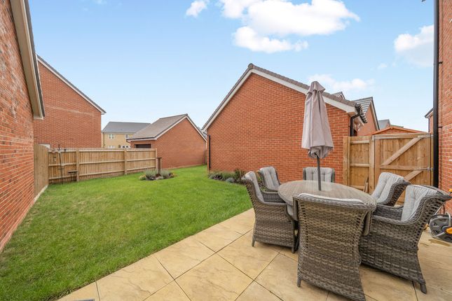 11, Shute Close, Bedford photo 4