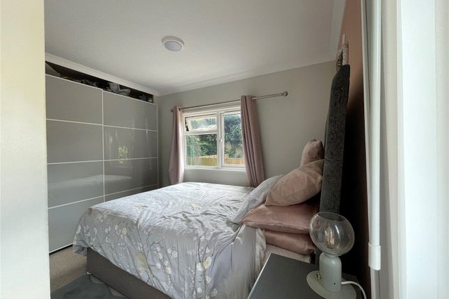 13, Devon Oaks, Magpie photo 5