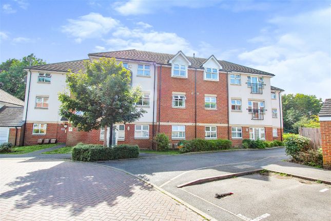 Thumbnail Flat for sale in Camborne Close, Bishopstoke, Eastleigh