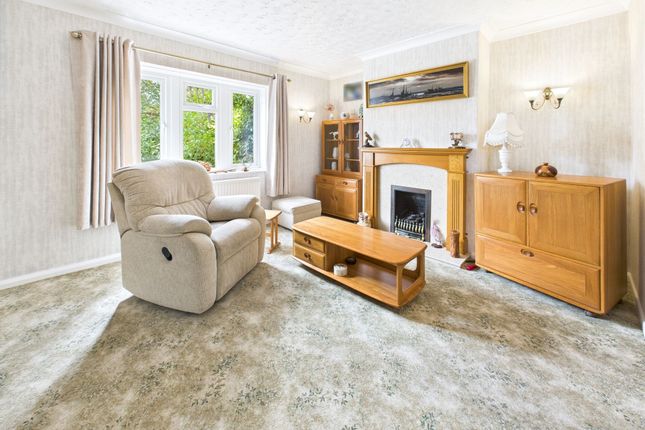 7 Moore Road, Cheltenham photo 3
