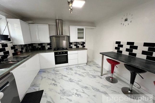 8, Simon Terrace, Tonypandy photo 3