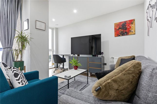 302, Mauger Heights, 12, Summerstown, London photo 4