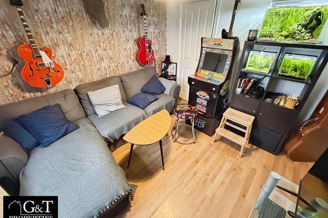 30 Bickon Drive, Brierley Hill photo 4