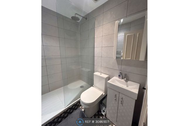 Flat B, London photo 4