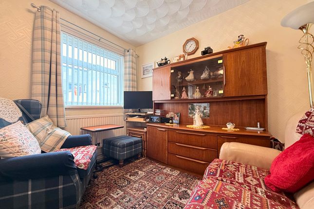 13 Heol Bradford, Bridgend photo 3