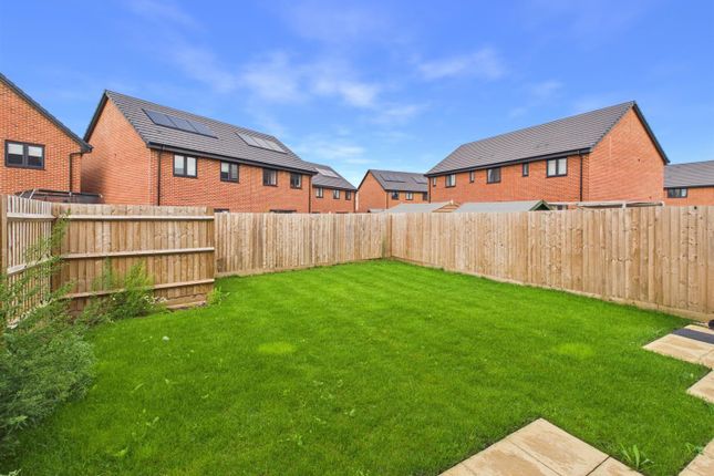 24, Farley Way, Gloucester photo 4