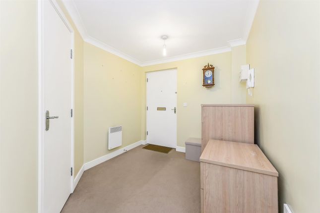 27, Lockwood Place, Chingford photo 2