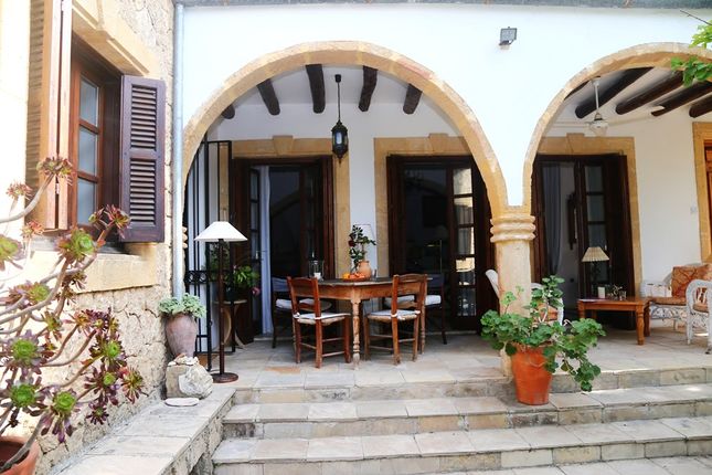 Villa for sale in Kozan, Larnakas Lapithou, Kyrenia, Cyprus