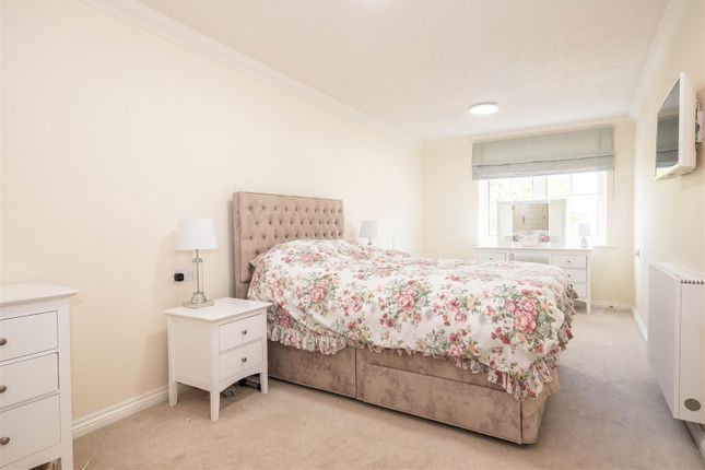 17 Wessex Lodge, 24-26 London Road, Bagshot photo 4