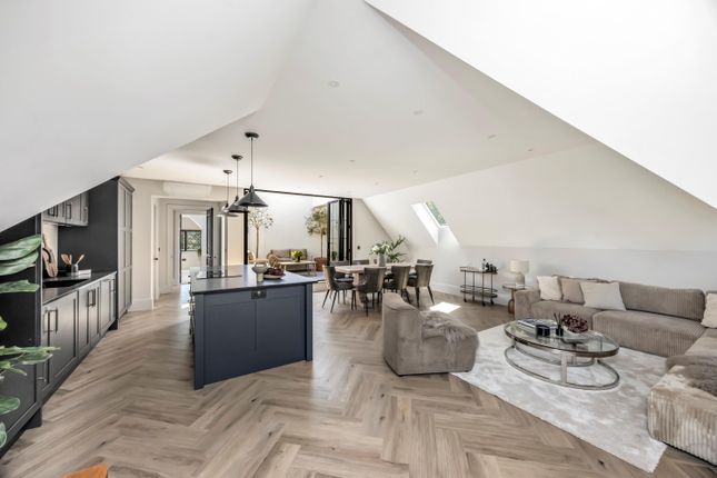 Copsem Manor, Esher photo 2