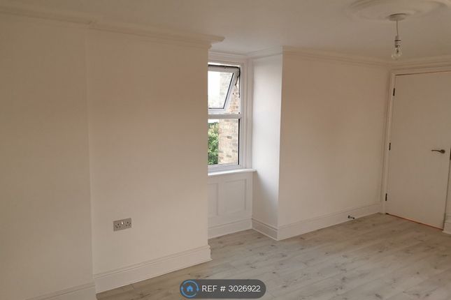 Flat, Trinity Square, Margate photo 2