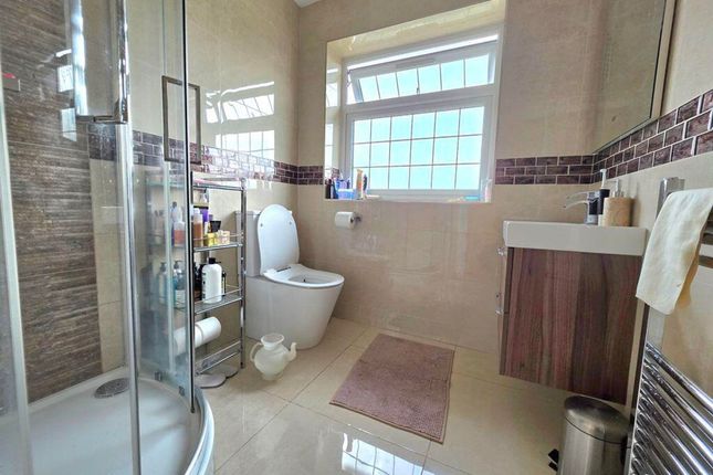 5 Bournemead Avenue, Northolt photo 4